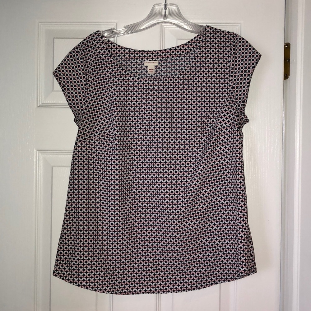 Geometric pattern top